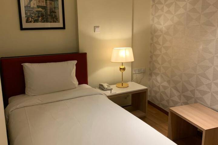 Room 28 of 44