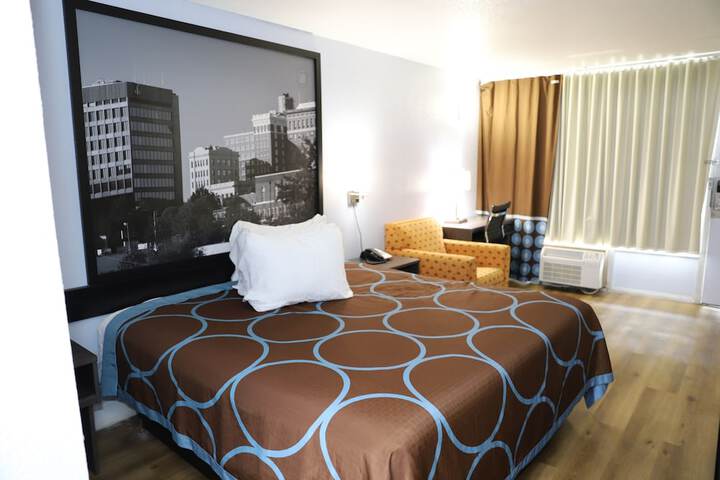 1 King Bed (6 of 6)