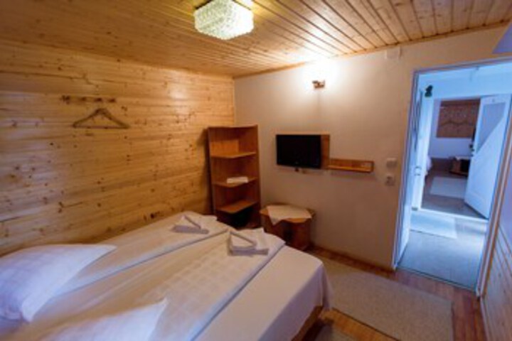 Room 13 of 25