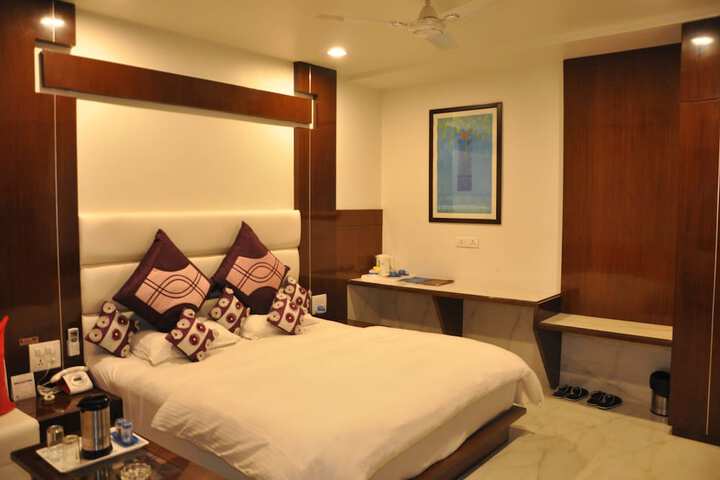 Room 6 of 32