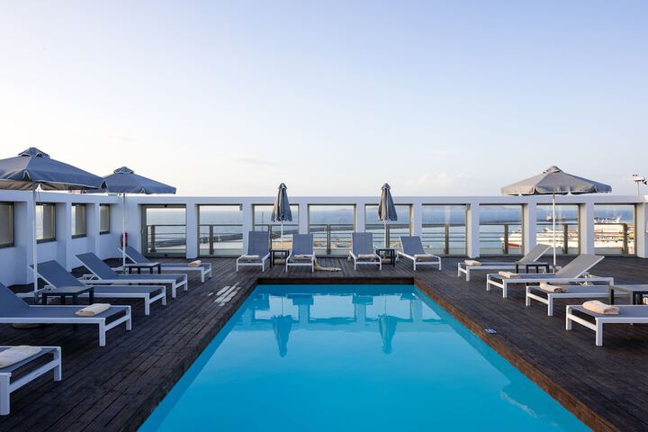 Hotel Pool