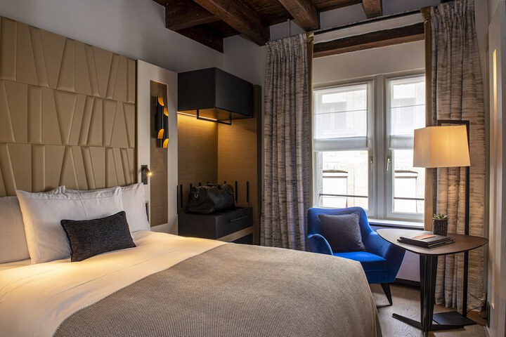 Room 8 of 52