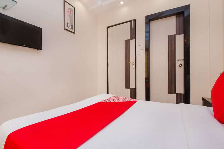 Room 12 of 18
