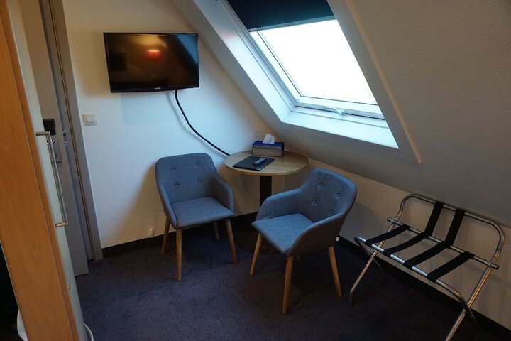 Room 53 of 112