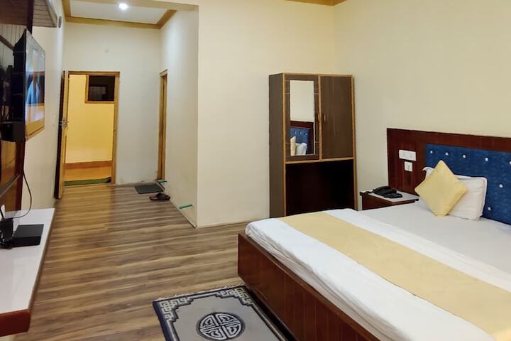 Room 3 of 49