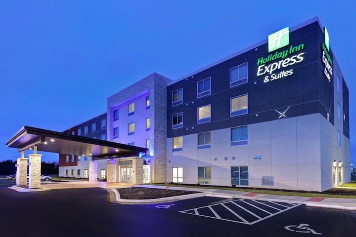 Image of Holiday Inn Express & Suites Ottawa
