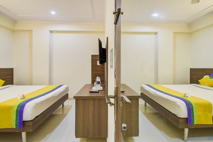 Room 9 of 19