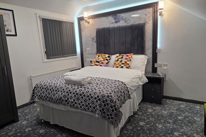 Room 15 of 28