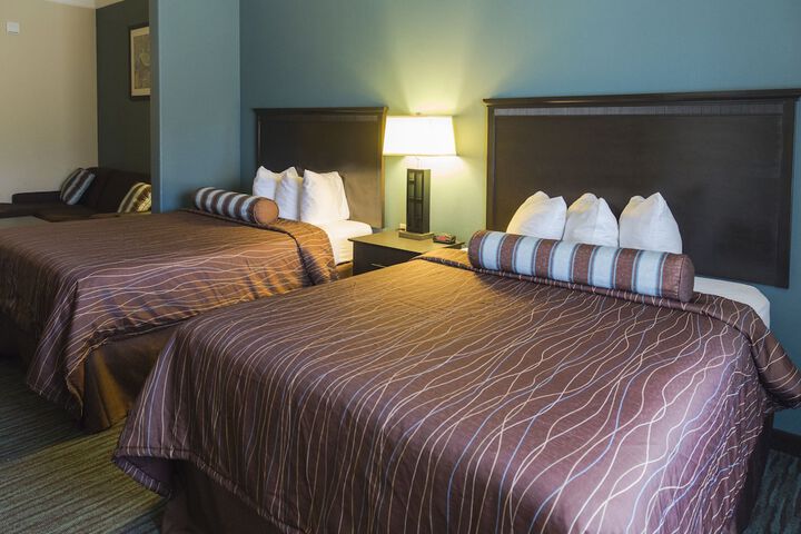 Deluxe 2 Queen Beds (7 of 8)
