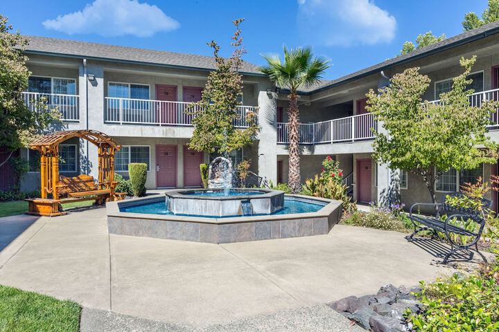 Hotel Exterior 41 of 41