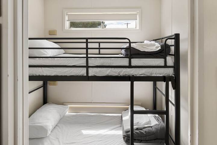 Room 10 of 46
