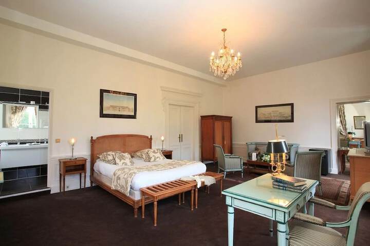 Room 6 of 35