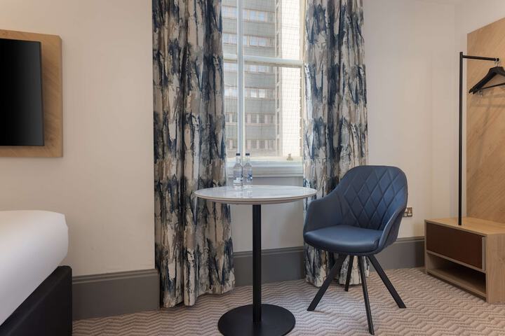 Room 44 of 103