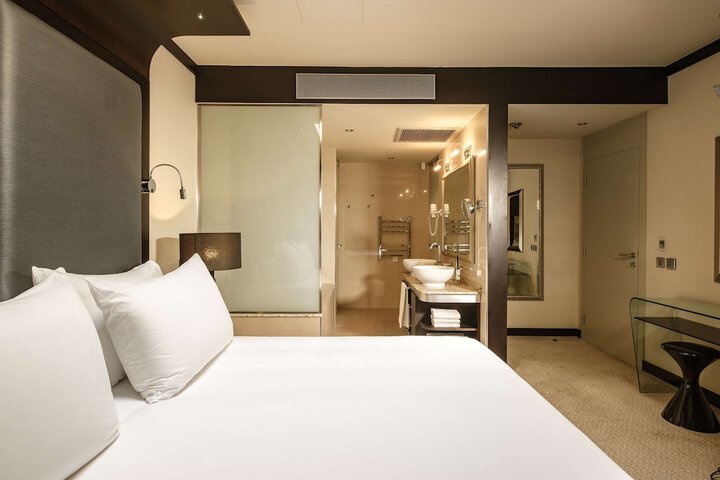 Room 56 of 233