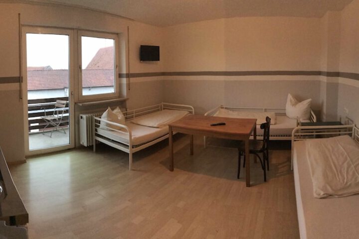 Room 2 of 67