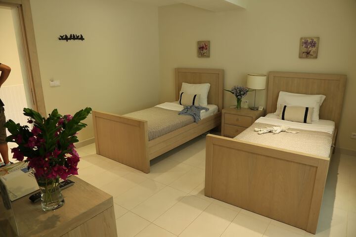 Room 27 of 87