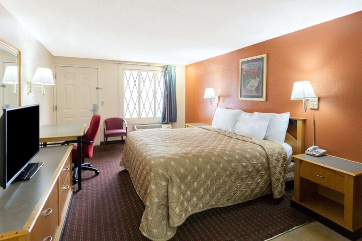 1 King Bed Accessible (4 of 9)