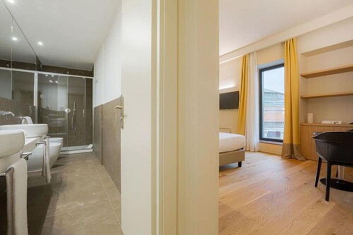 Room 28 of 61