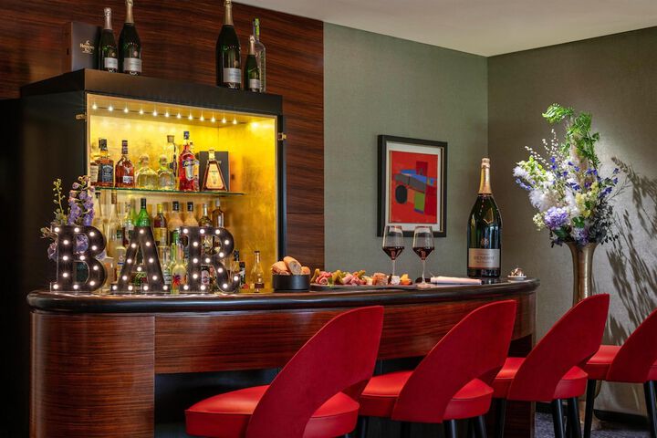 Lounge 90 of 101