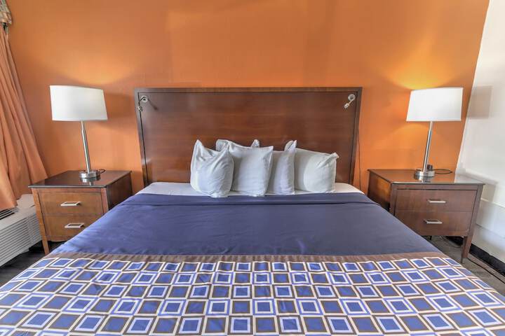Renovated Standard King Bed (5 of 15)