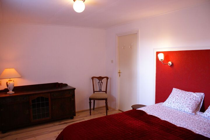 Room 3 of 32
