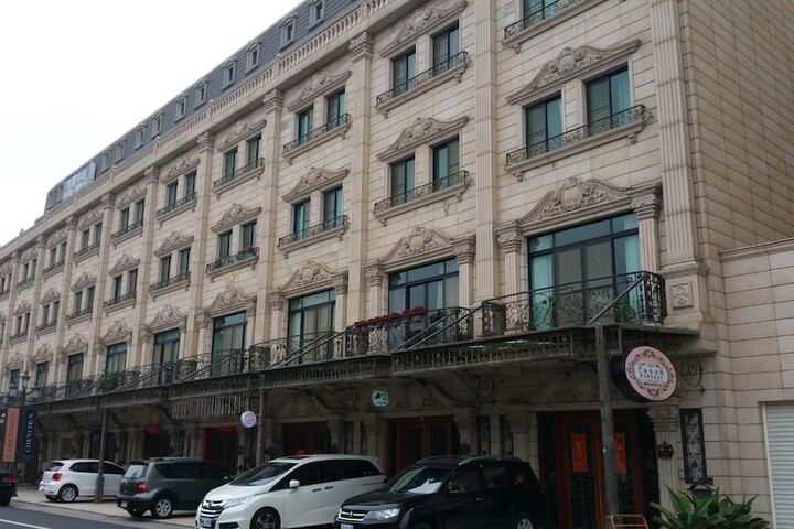 BAROQUE HOUSE