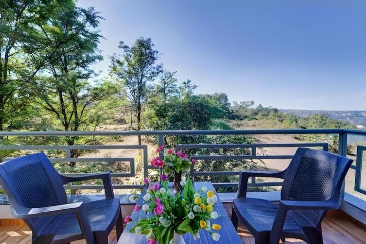 Breeze Mansion With Mountain View