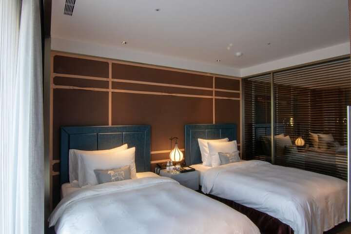 Room 17 of 49