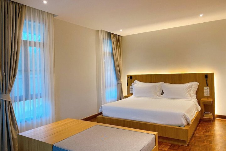 Room 13 of 166