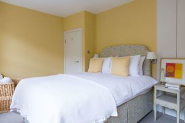 Room 7 of 16