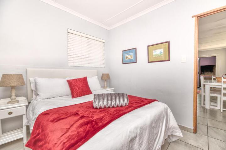 Lands Edge Struisbaai