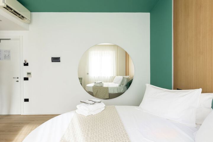 Room 9 of 68