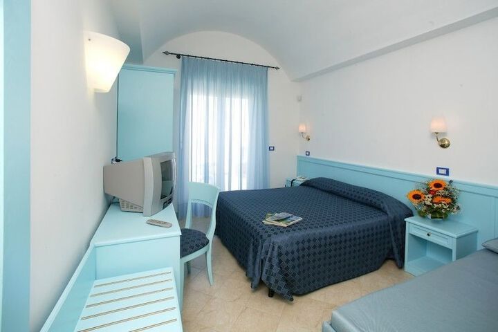 Room 5 of 61