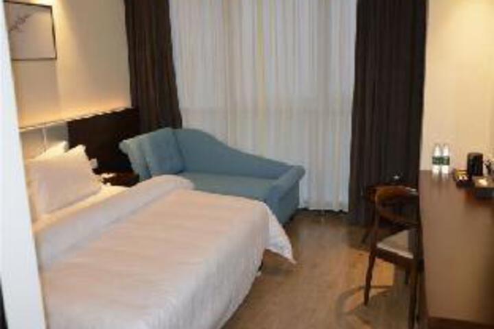 Room 1 of 4