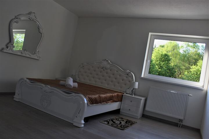 Room 17 of 18