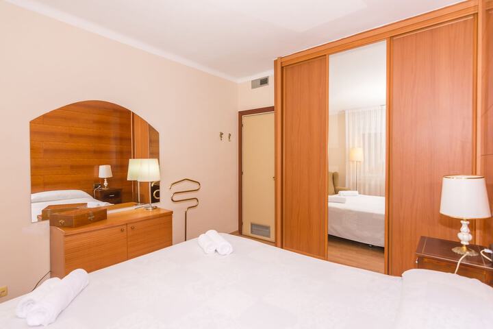 Room 3 of 54
