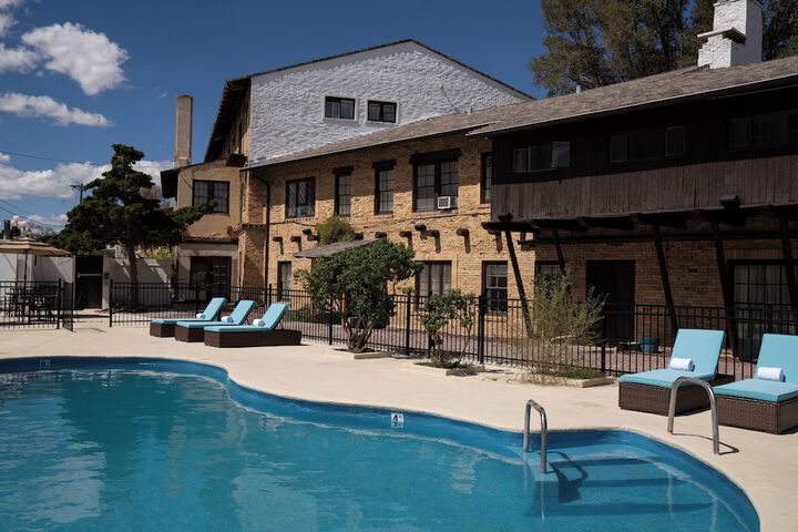 Pool 61 of 75