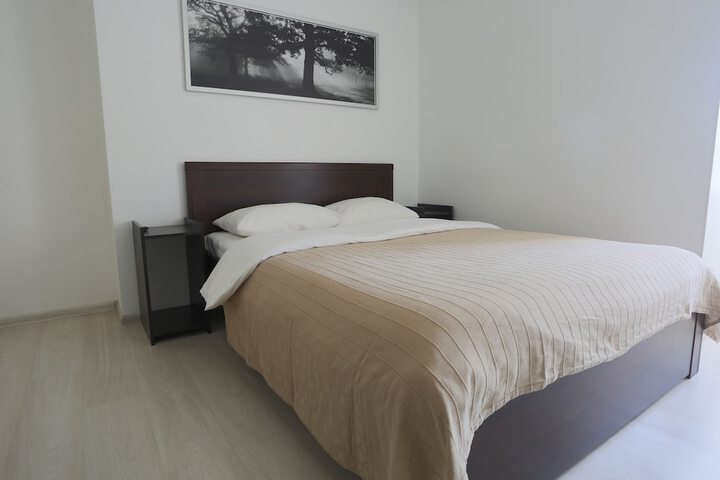 Room 6 of 13