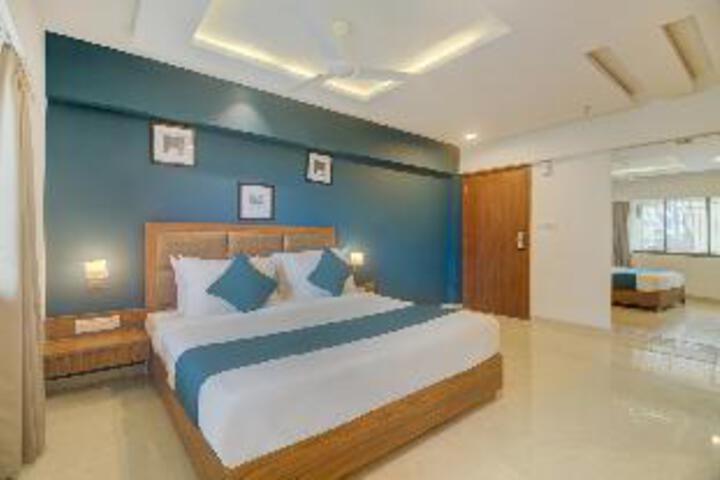 SilverKey Executive Stays 40814 Hotel Palm Beach Pride