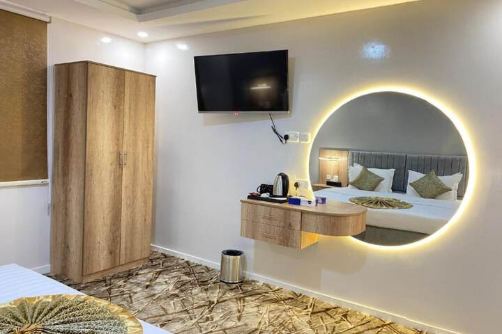 Room 4 of 12