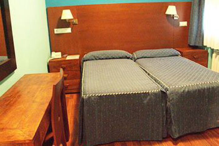 Room 9 of 40