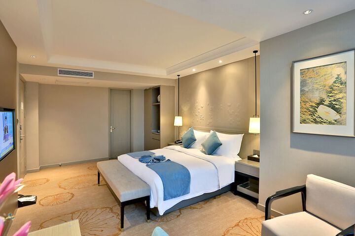 Room 10 of 100