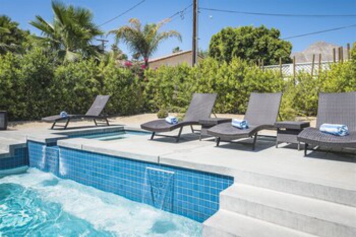 Pool 24 of 33