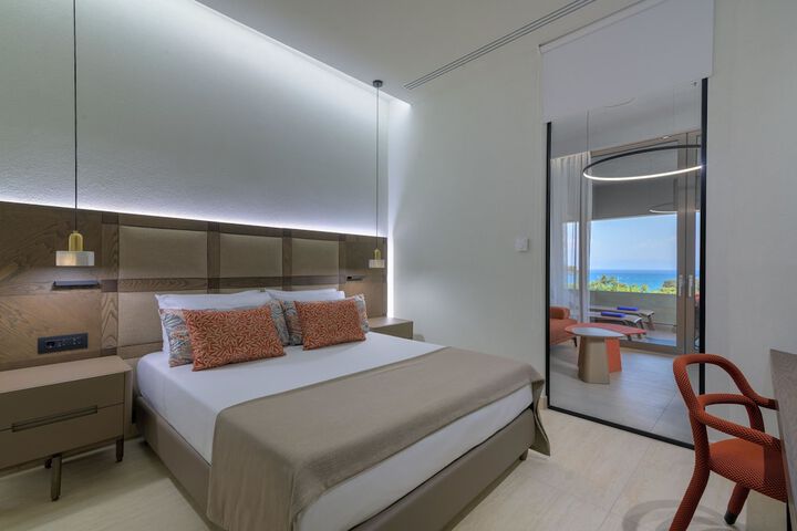 Room 53 of 295