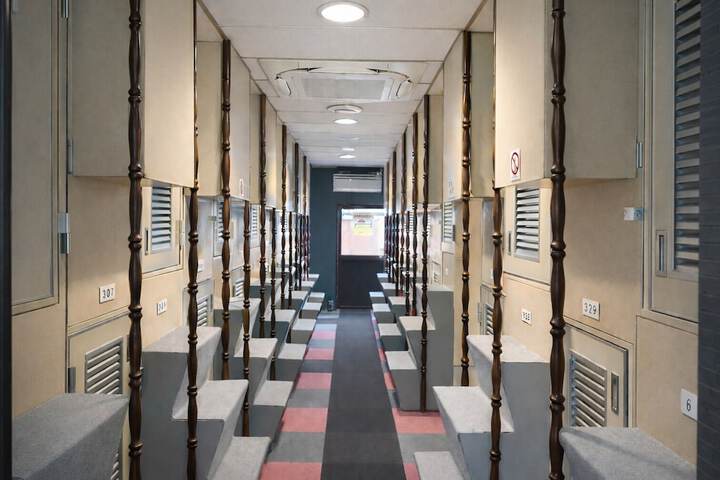 Room 10 of 33