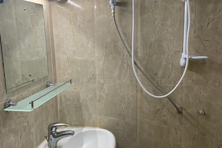 Room 5 of 8