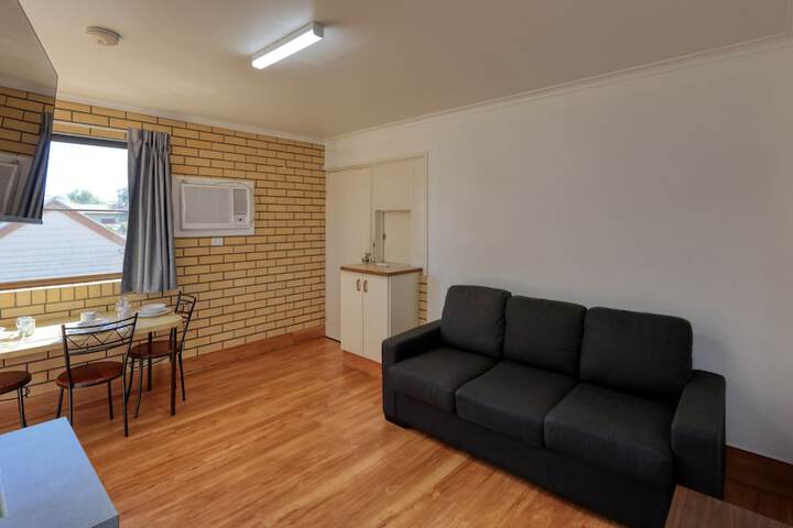 Room 11 of 16