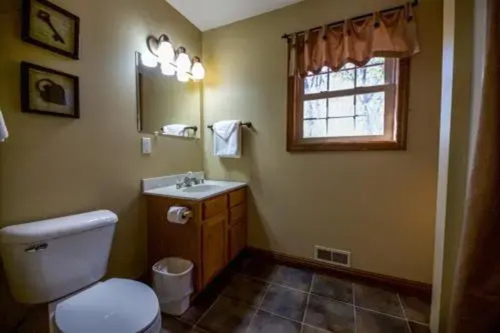 Room 4 of 8