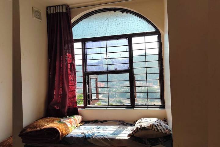 Room 8 of 124