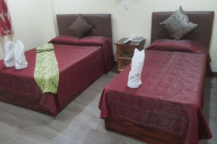 Room 8 of 105